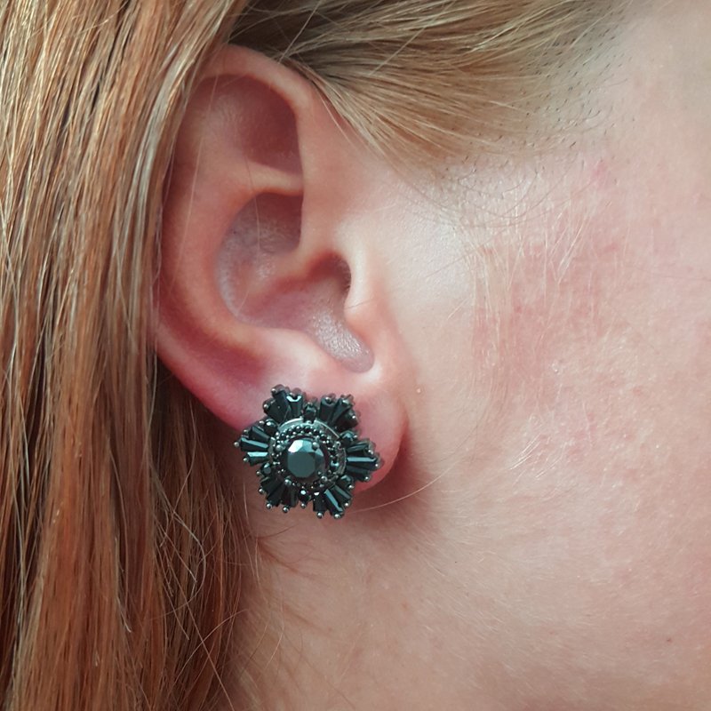 925K Gümüş Baget Tasarım Taşlı Küpe