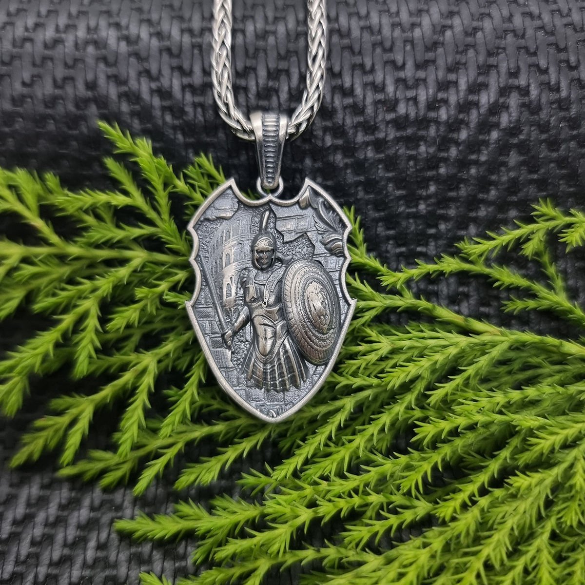 Beelo Silver 925 Ayar Gümüş Gladyator Kalkan Erkek Kolye