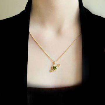 925 Gumus Eros Kalp Aşk Peridot Kolye