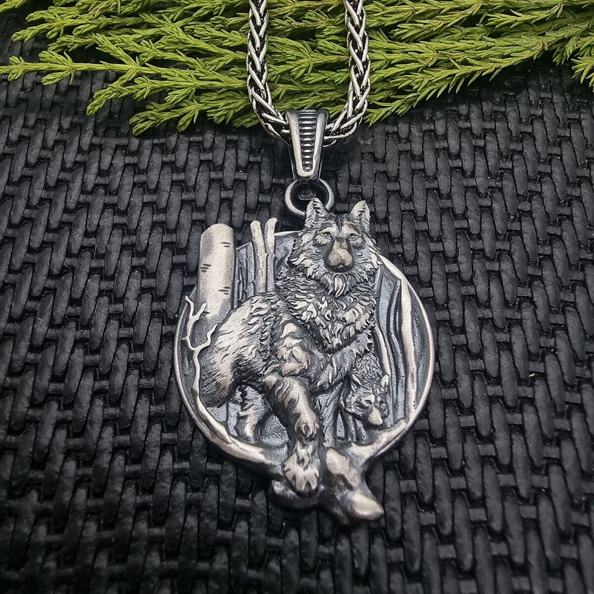 Beelo Silver 925 Ayar Gümüş Kabartma Kurt Madalyon Kolye