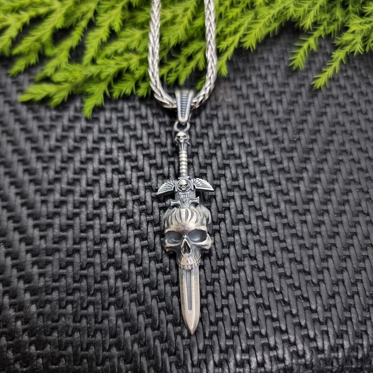 Beelo Silver 925 Ayar Gümüş Kuru Kafa Kılıc Erkek Kolye