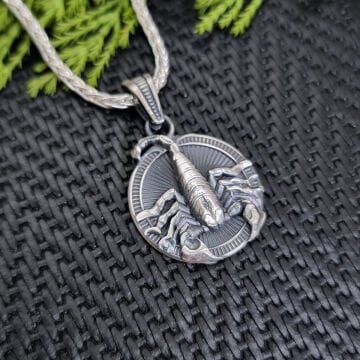 Beelo Silver 925 Ayar Gümüş Akrep Madalyon Erkek Kolye