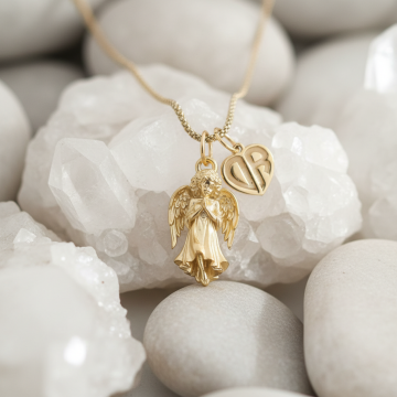 925 Ayar Gümüş Dua Eden Melek Kolye Kişiye Özel Harfli Altın Kaplama Melek Kolye