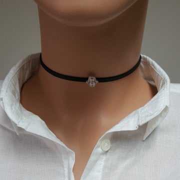 925K Gümüş Deri Fatma Ana Eli Baget Taşlı Choker Kolye