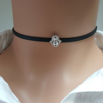 925K Gümüş Deri Fatma Ana Eli Baget Taşlı Choker Kolye