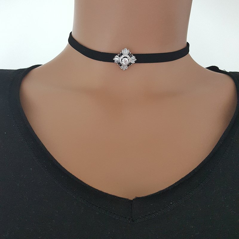 925K Gümüş Deri Baget Taşlı Choker Kolye