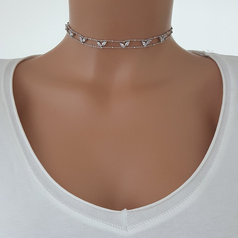 925K Gümüş Yaprak Taşlı Choker Kolye